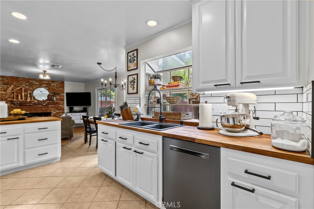 24510 Apple St. Property Photo 10