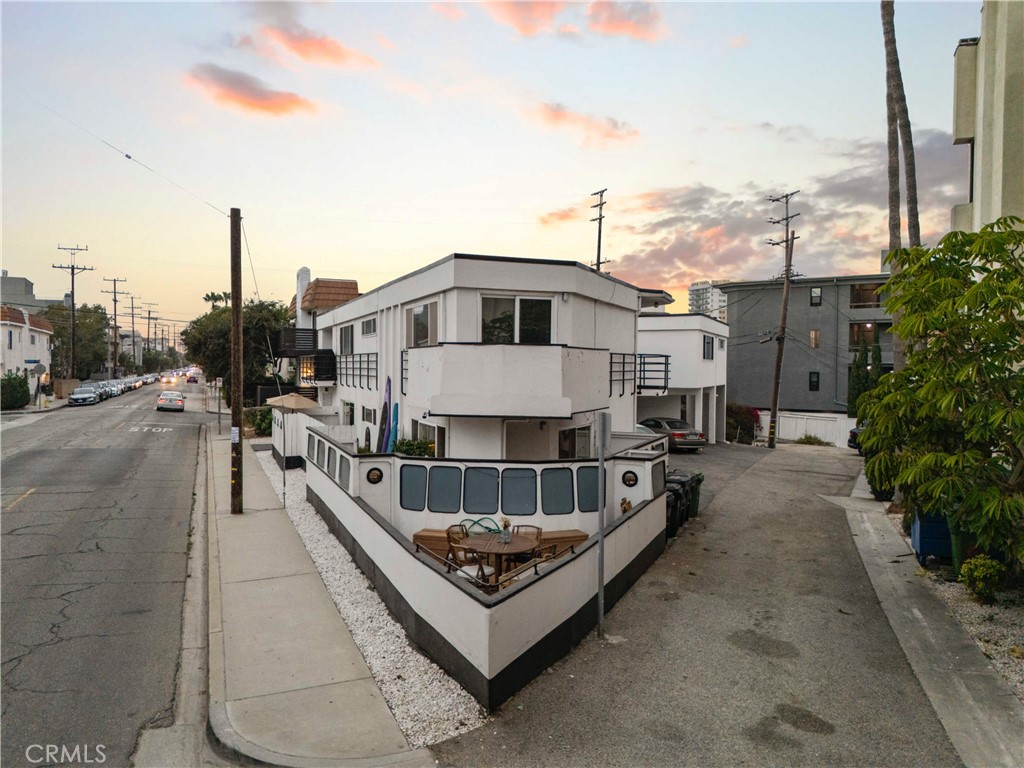 3906 Pacific Avenue Property Photo 4