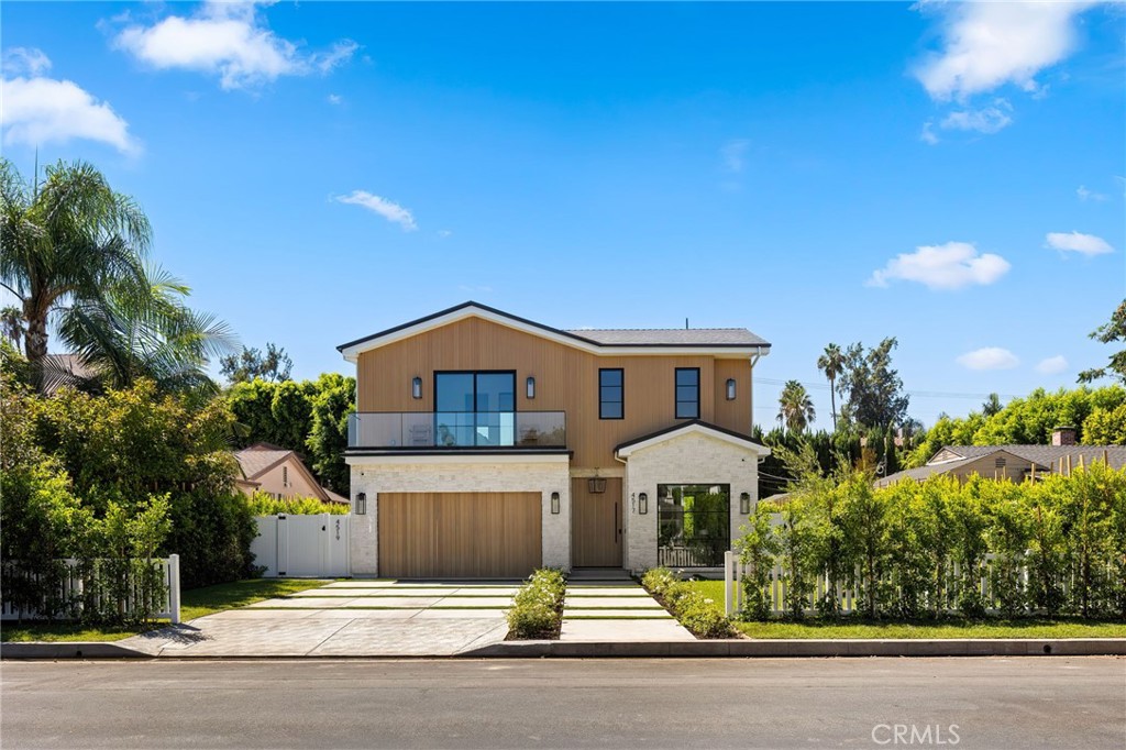 4517 Longridge Avenue Property Photo 1
