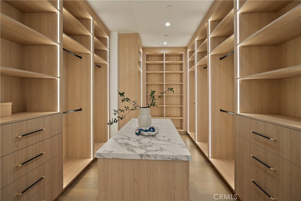 4517 Longridge Avenue Property Photo 29