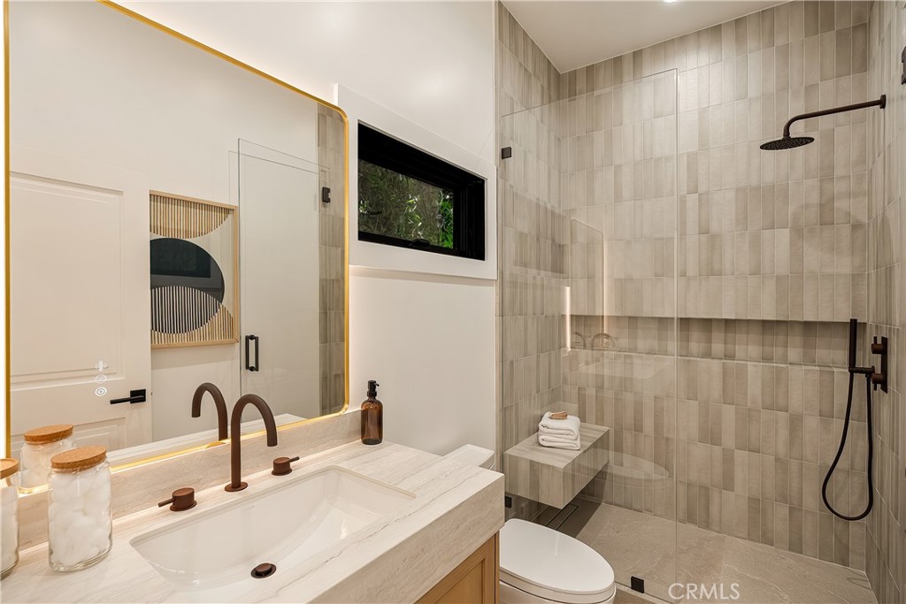 4517 Longridge Avenue Property Photo 39