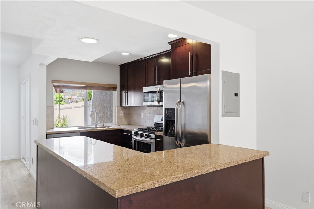 54 Oval Road Property Photo 5