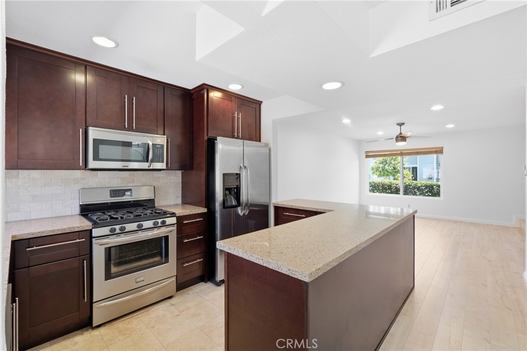 54 Oval Road Property Photo 7