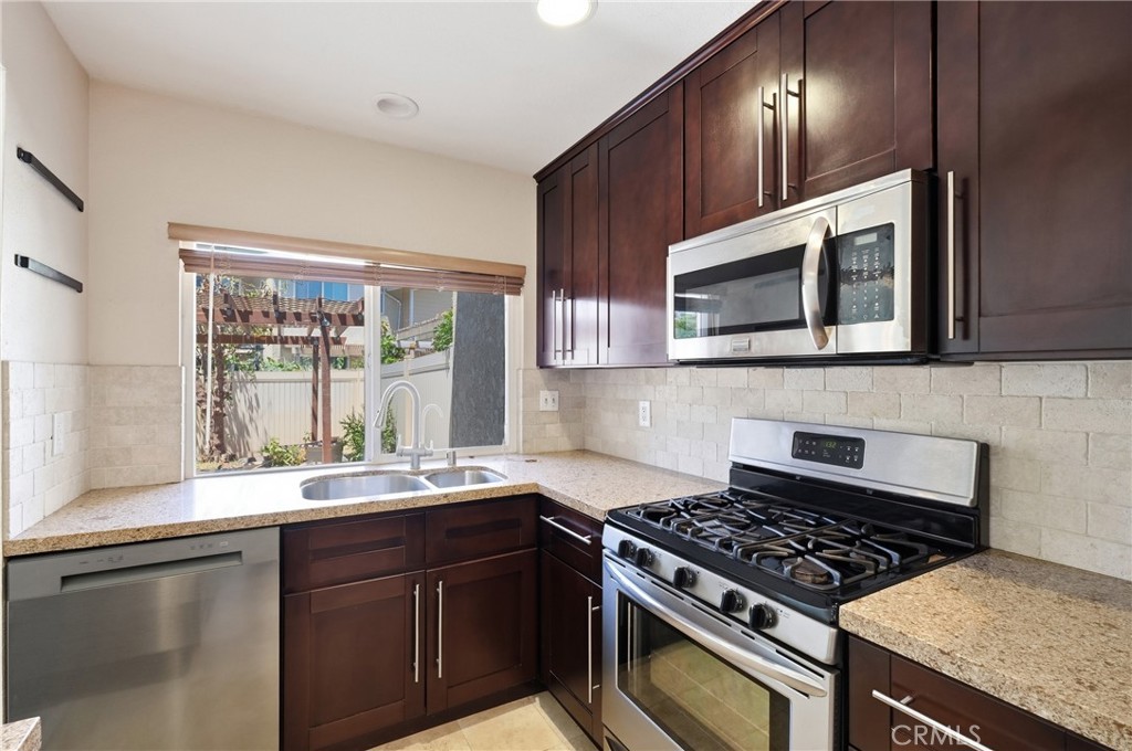 54 Oval Road Property Photo 8