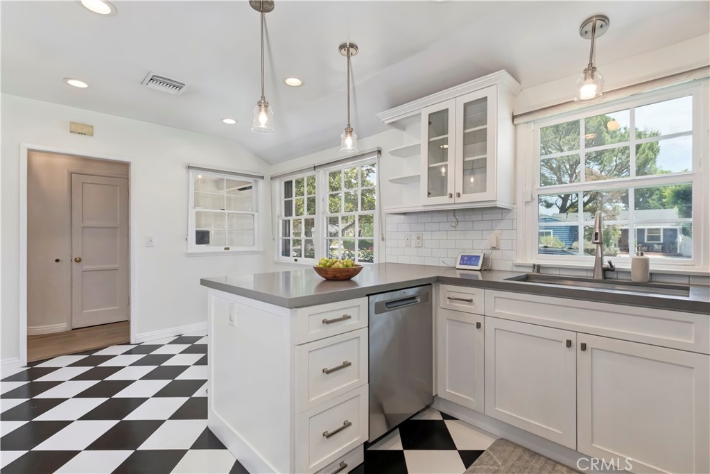 5429 Columbus Avenue Property Photo 16