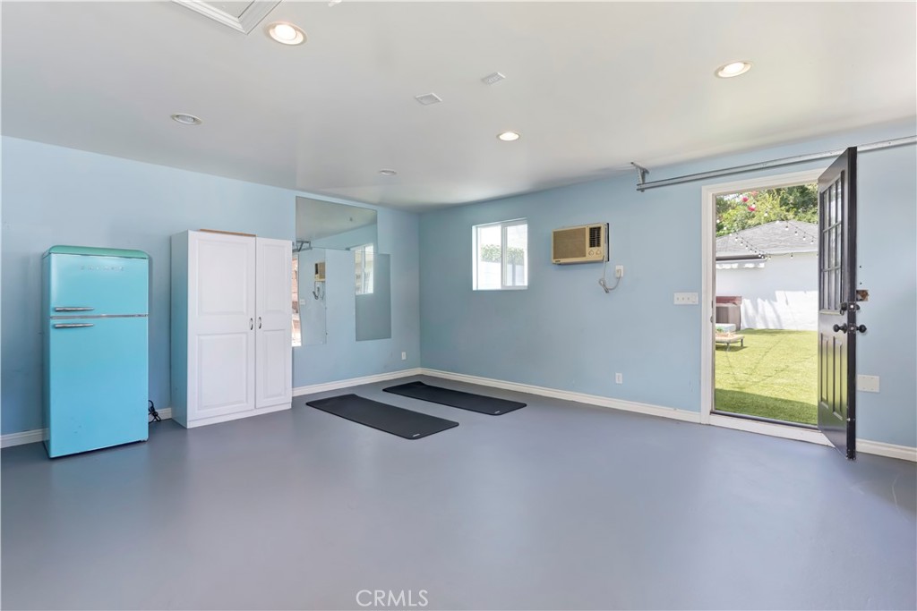 5429 Columbus Avenue Property Photo 37