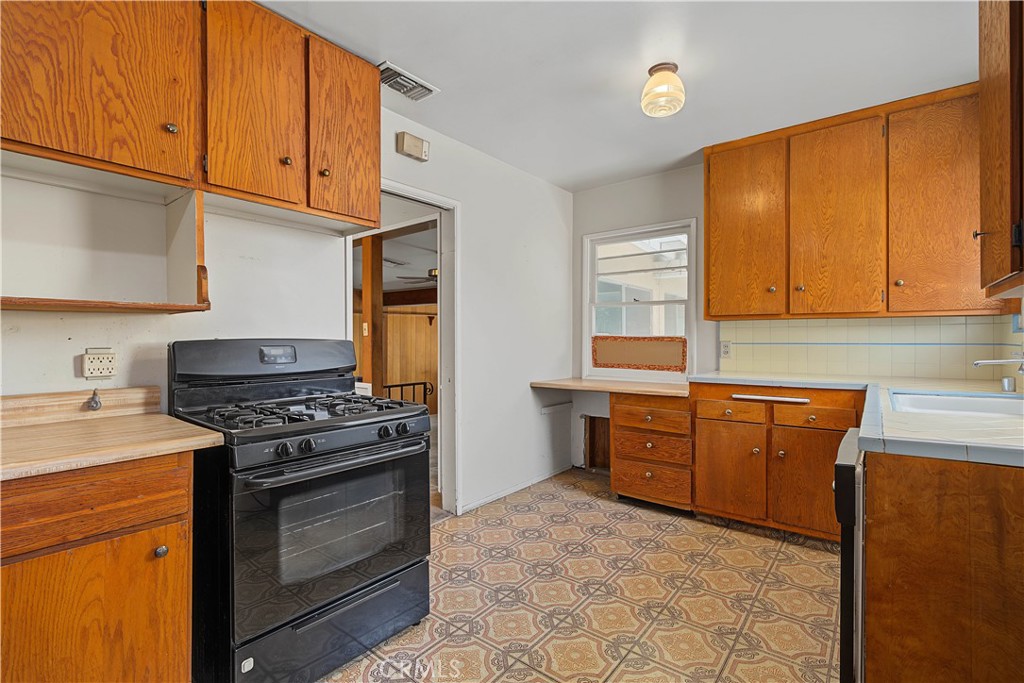 5314 Garypark Avenue Property Photo 4