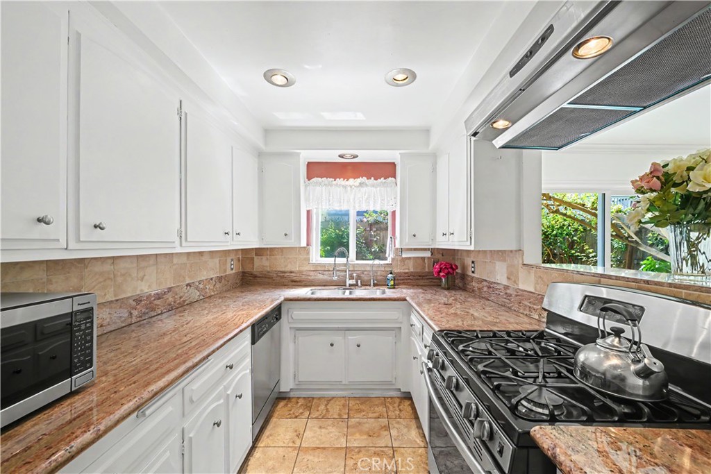 1758 Reed Street Property Photo 17