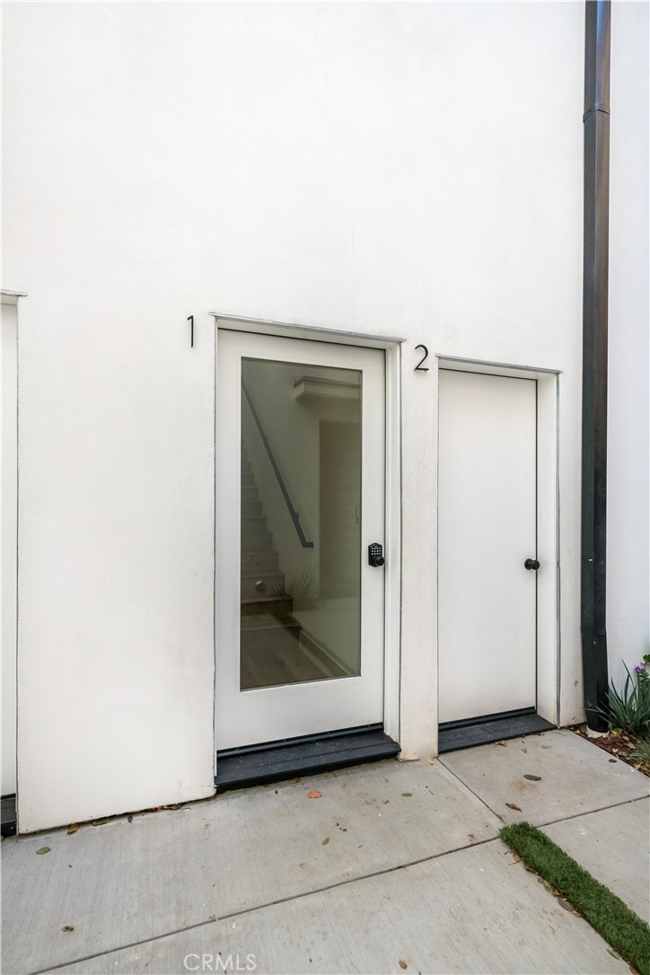 5044 Laurel Canyon Boulevard Property Photo 3