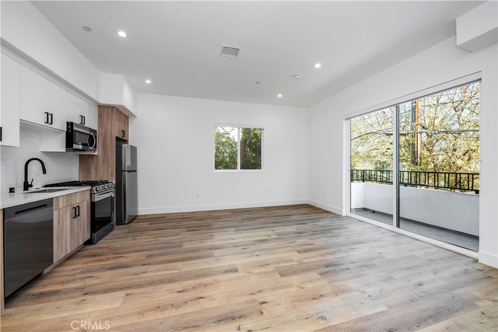 5044 Laurel Canyon Boulevard Property Photo 4