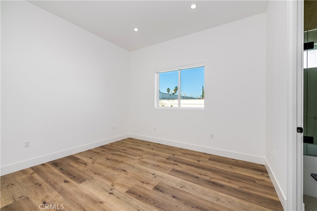5044 Laurel Canyon Boulevard Property Photo 8
