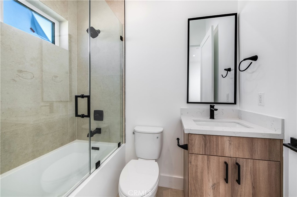 5044 Laurel Canyon Boulevard Property Photo 10