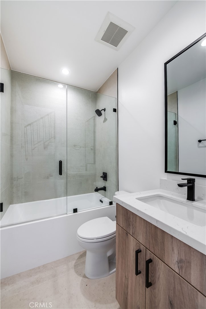 5044 Laurel Canyon Boulevard Property Photo 15