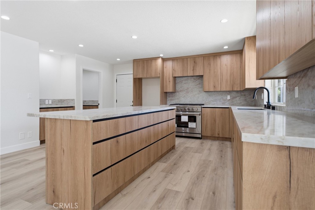 5653 Willow Avenue Property Photo 10