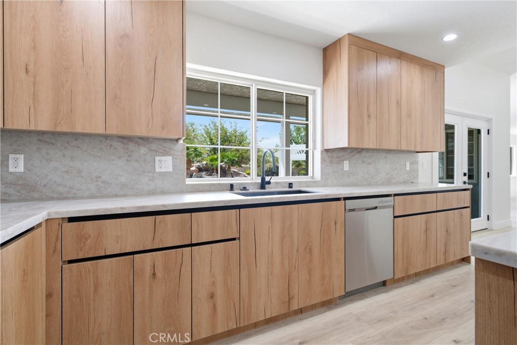 5653 Willow Avenue Property Photo 11