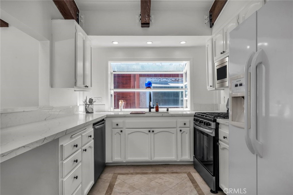 5123 Neptune Square Property Photo 7