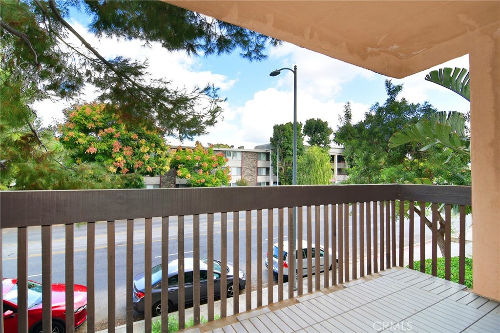 22100 Burbank Boulevard 259g Property Photo 8