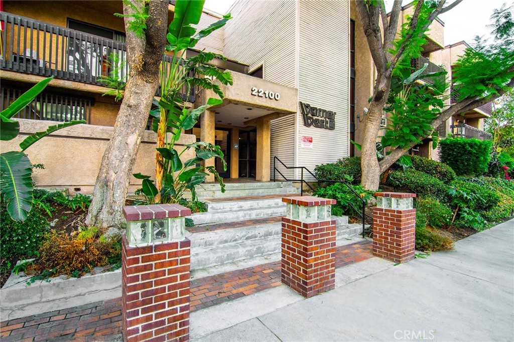 22100 Burbank Boulevard 259g Property Photo 19