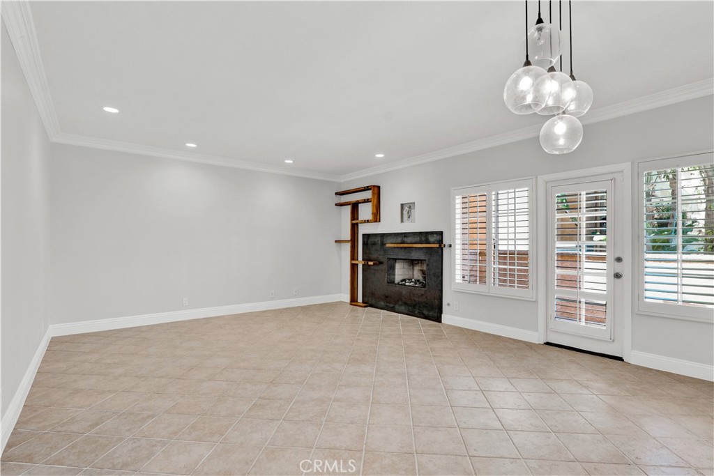 5200 White Oak Avenue 52 Property Photo 6