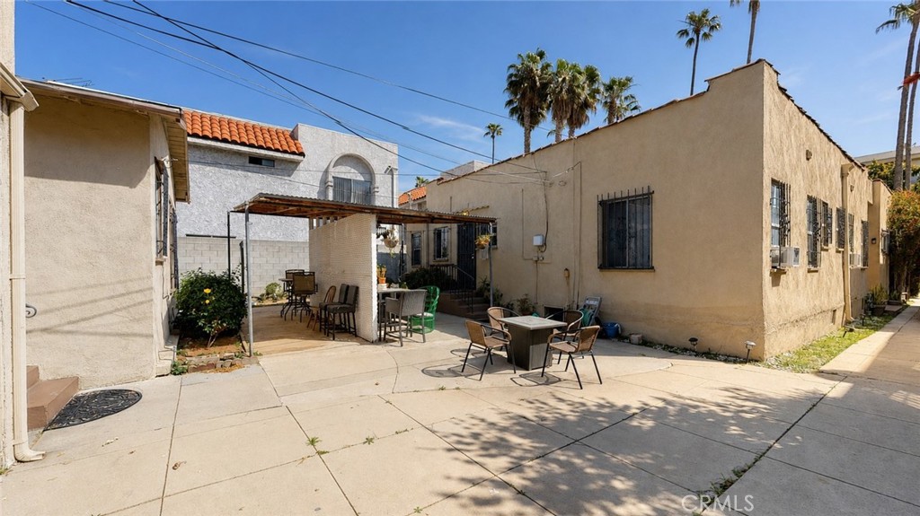 1029 N Orange Grove Property Photo 8