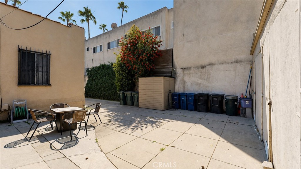 1029 N Orange Grove Property Photo 9