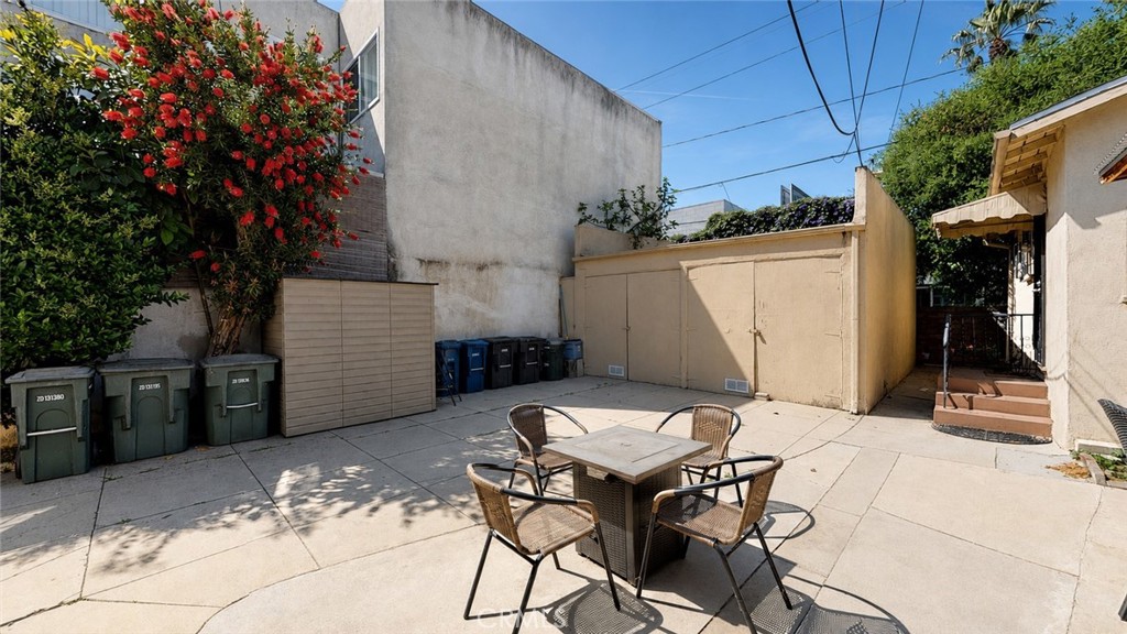 1029 N Orange Grove Property Photo 10