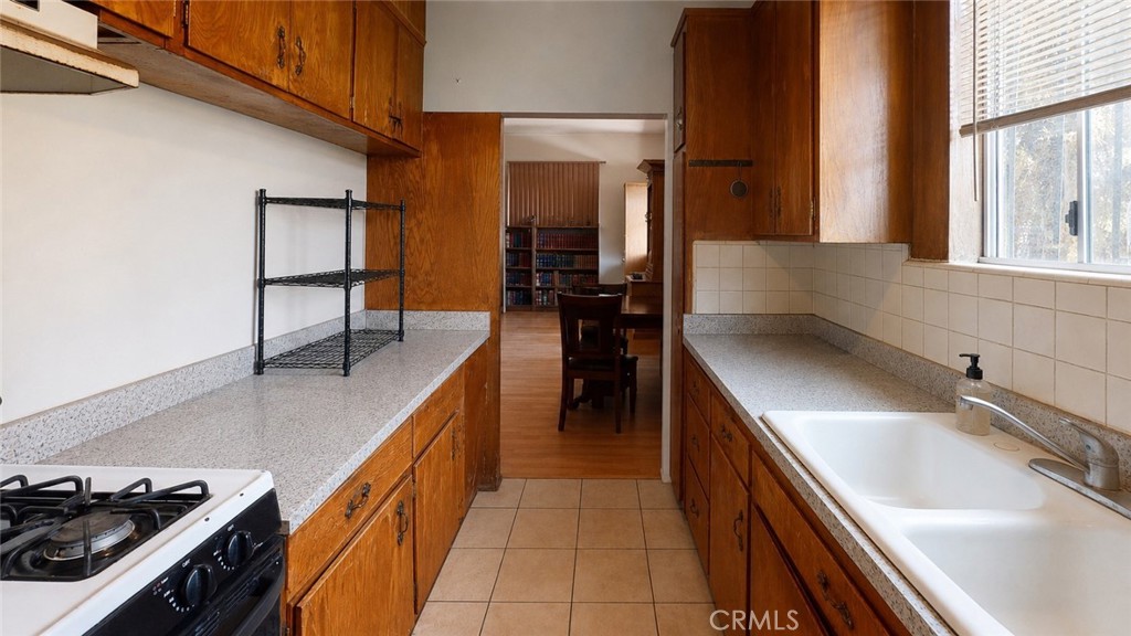 1029 N Orange Grove Property Photo 14