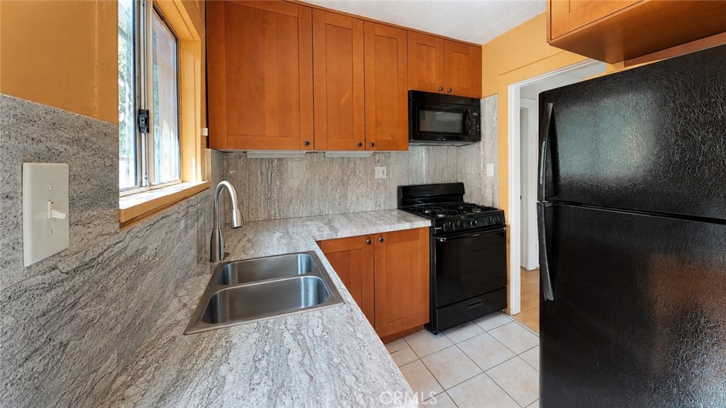 1029 N Orange Grove Property Photo 38
