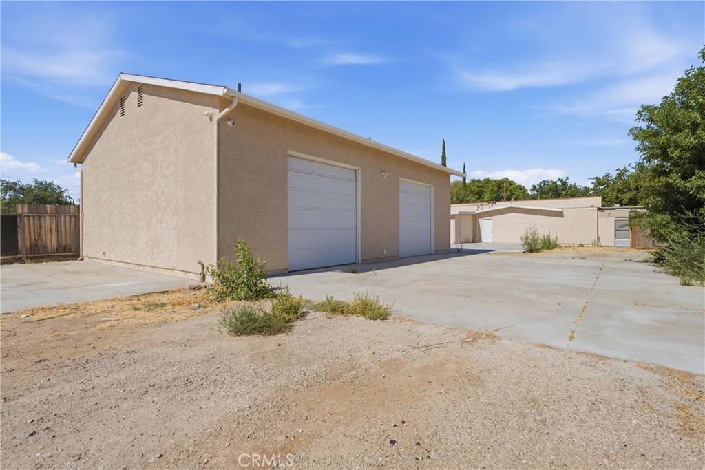 39018 8th Street E Property Photo 4