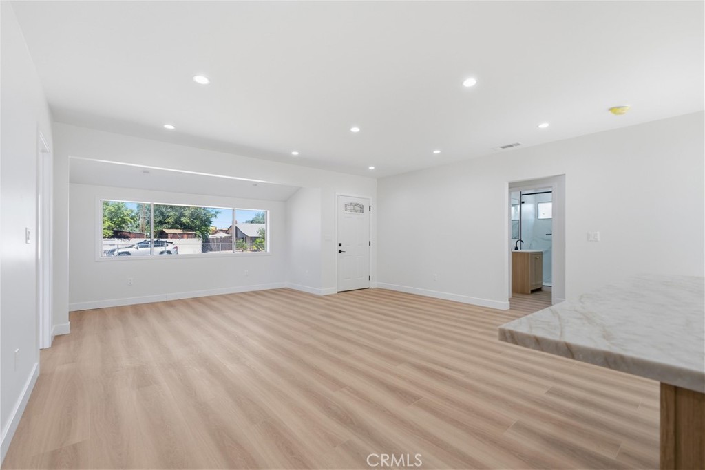 39018 8th Street E Property Photo 7