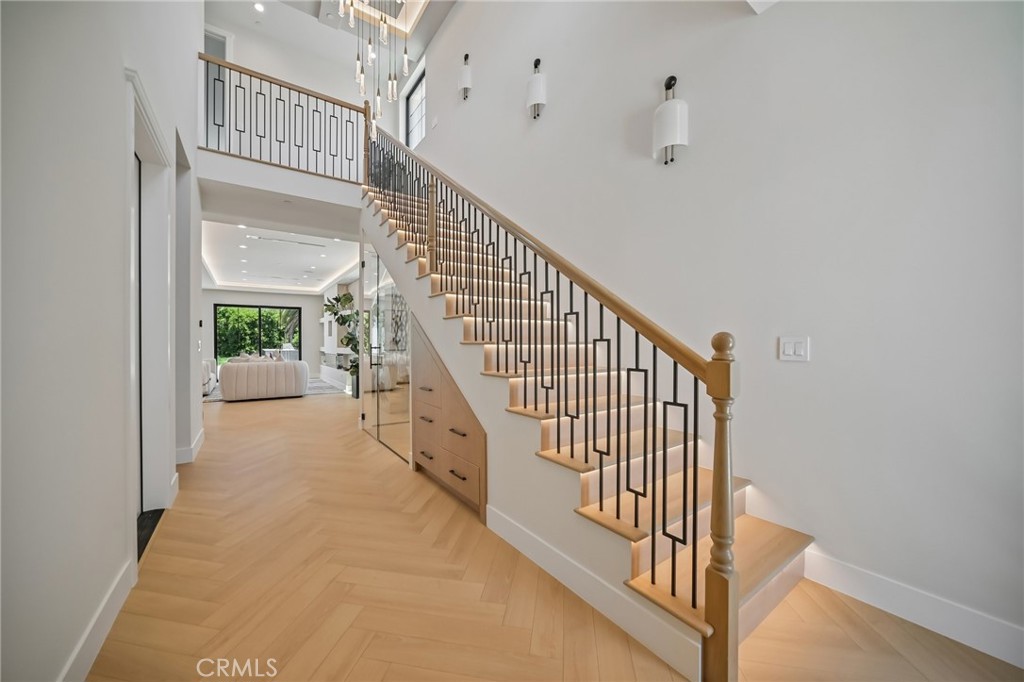 6742 Nagle Avenue Property Photo 8