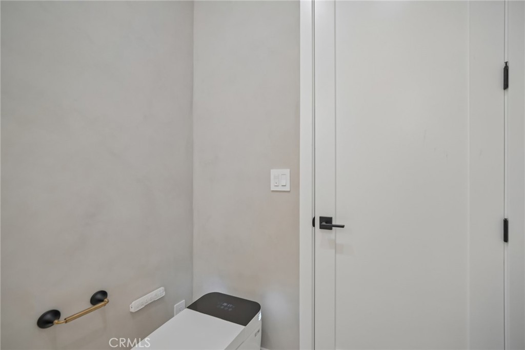 6742 Nagle Avenue Property Photo 27