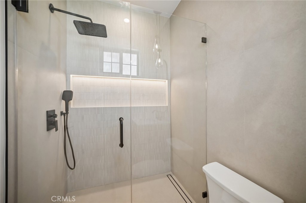 6742 Nagle Avenue Property Photo 34