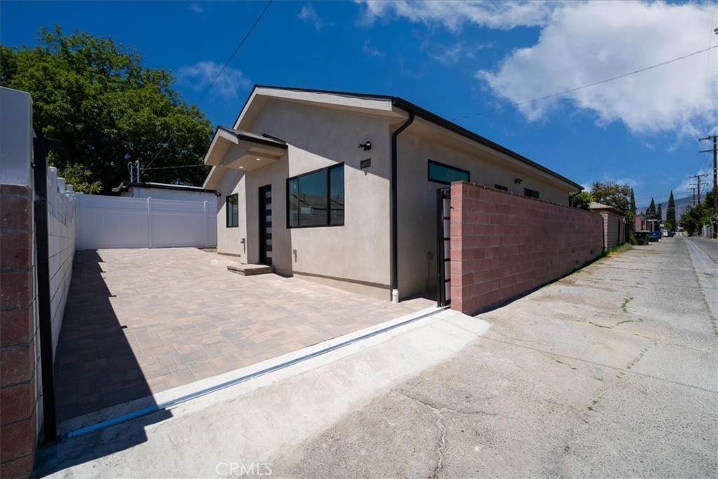 14902 Hubbard Property Photo 3
