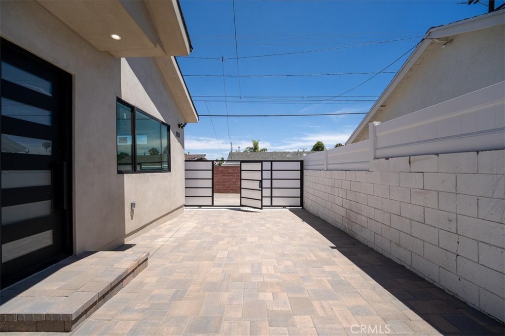 14902 Hubbard Property Photo 4