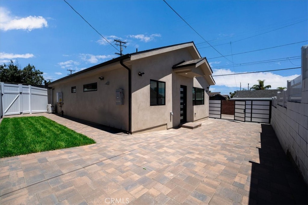 14902 Hubbard Property Photo 5