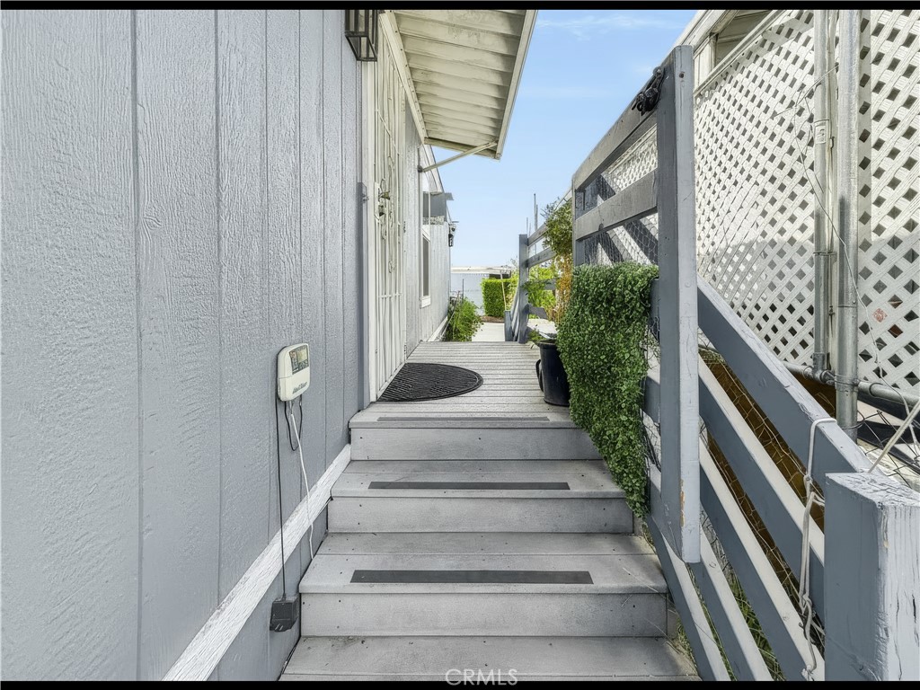 10965 Glenoaks 39 Property Photo 22