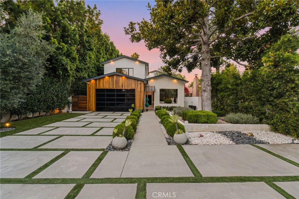 13135 Chandler Boulevard Property Photo 1