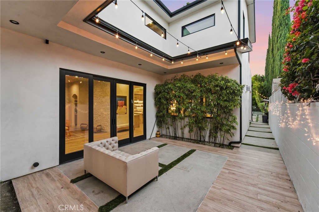 13135 Chandler Boulevard Property Photo 13