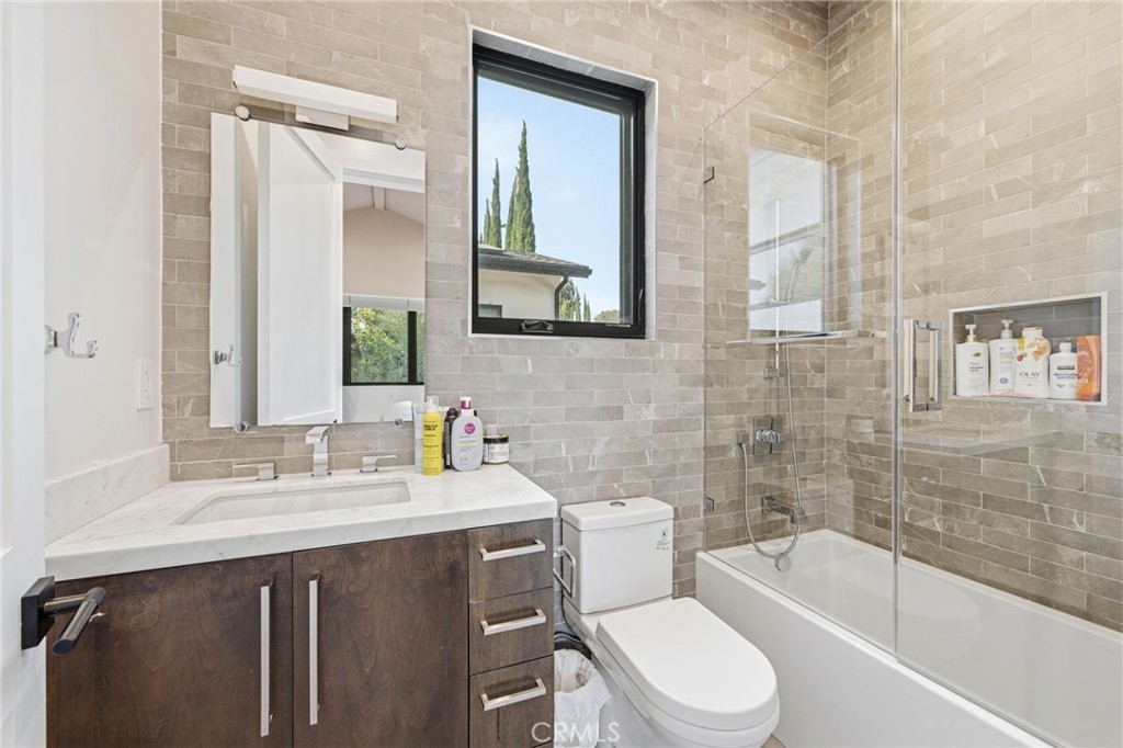 13135 Chandler Boulevard Property Photo 34