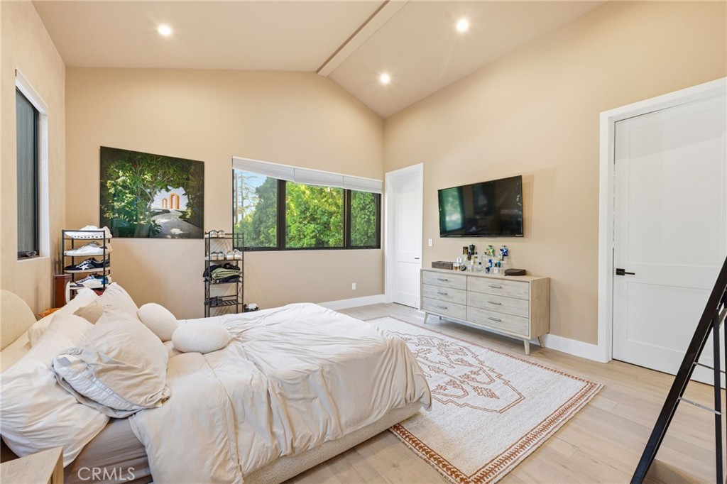 13135 Chandler Boulevard Property Photo 35
