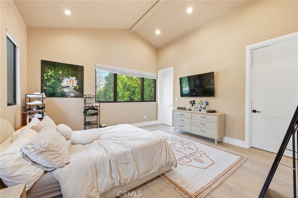 13135 Chandler Boulevard Property Photo 35