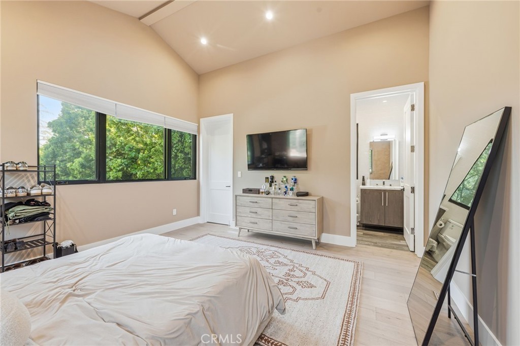 13135 Chandler Boulevard Property Photo 36