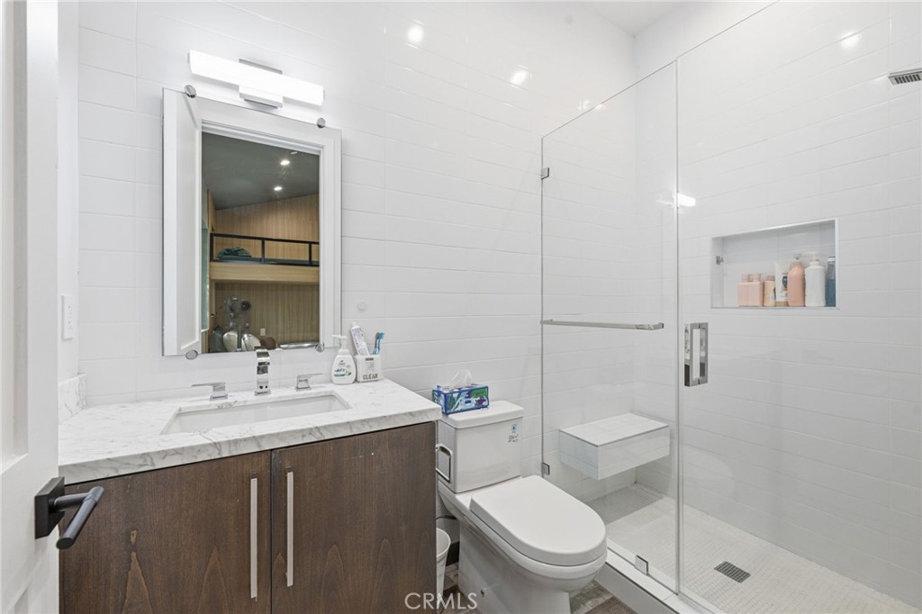 13135 Chandler Boulevard Property Photo 40