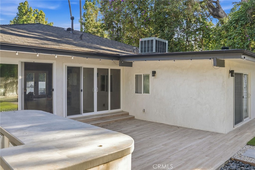 13135 Chandler Boulevard Property Photo 52