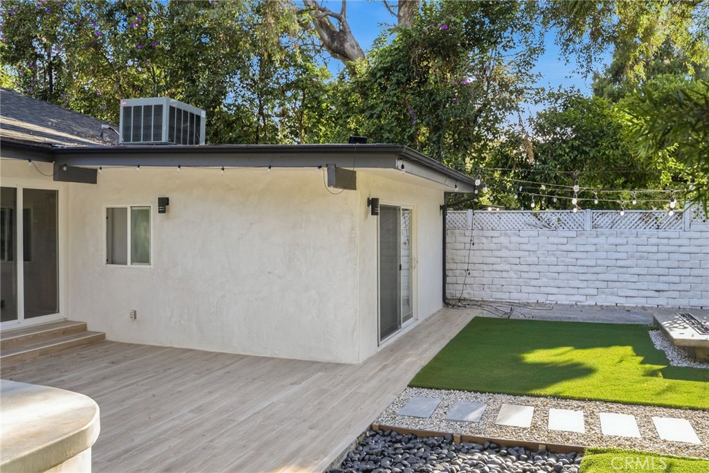 13135 Chandler Boulevard Property Photo 54