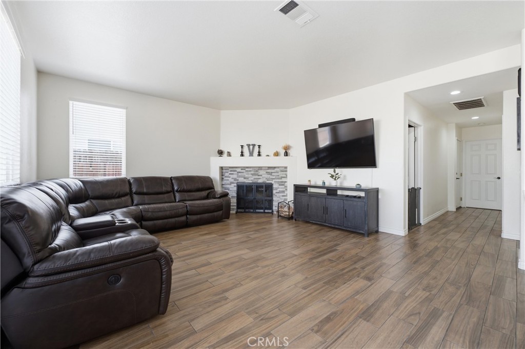 42524 Cinnabar Court Property Photo 10