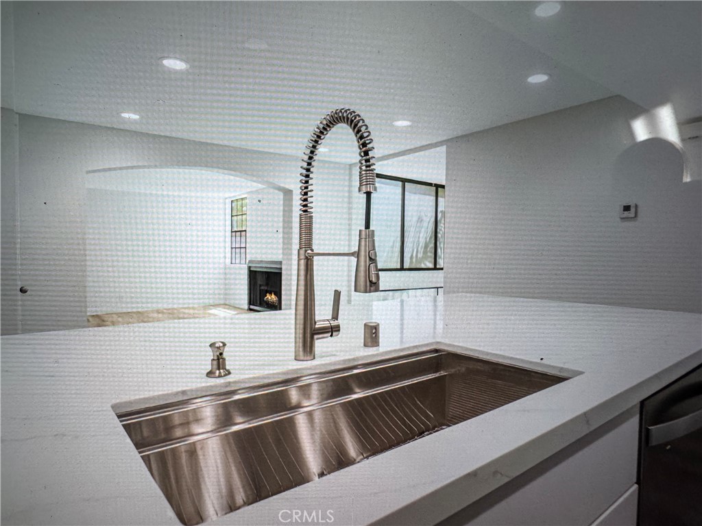 750 N Kings 105 Property Photo 5