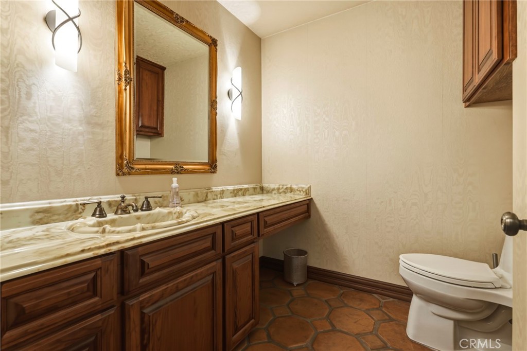22231 Romar Street Property Photo 7
