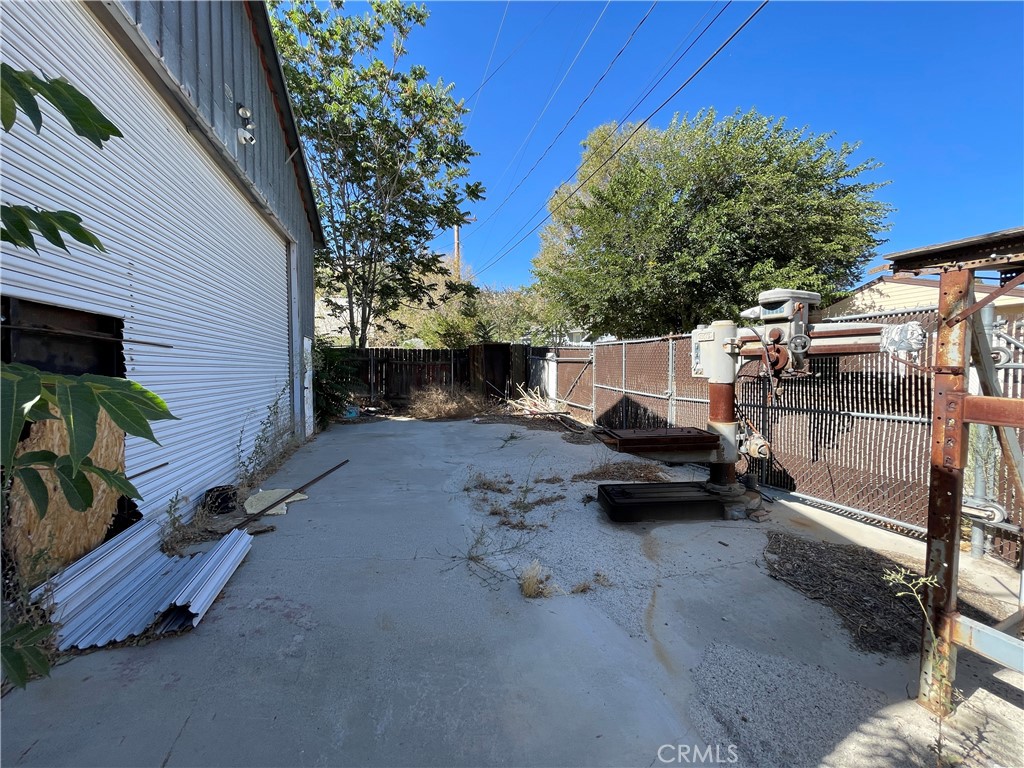 701 Fresno Property Photo 3